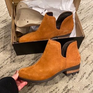 Sorel Lolla II cut out